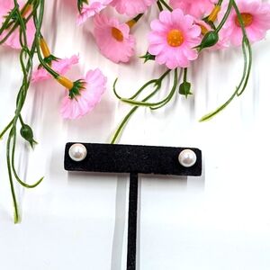 Gorgeous Cream Colored Magnetic Pearl Vintage Stud Earrings